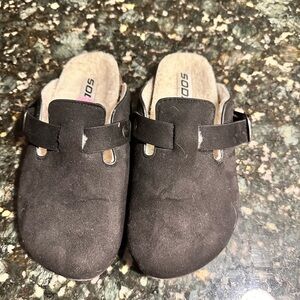 Soda Kids Black Suede Slippers